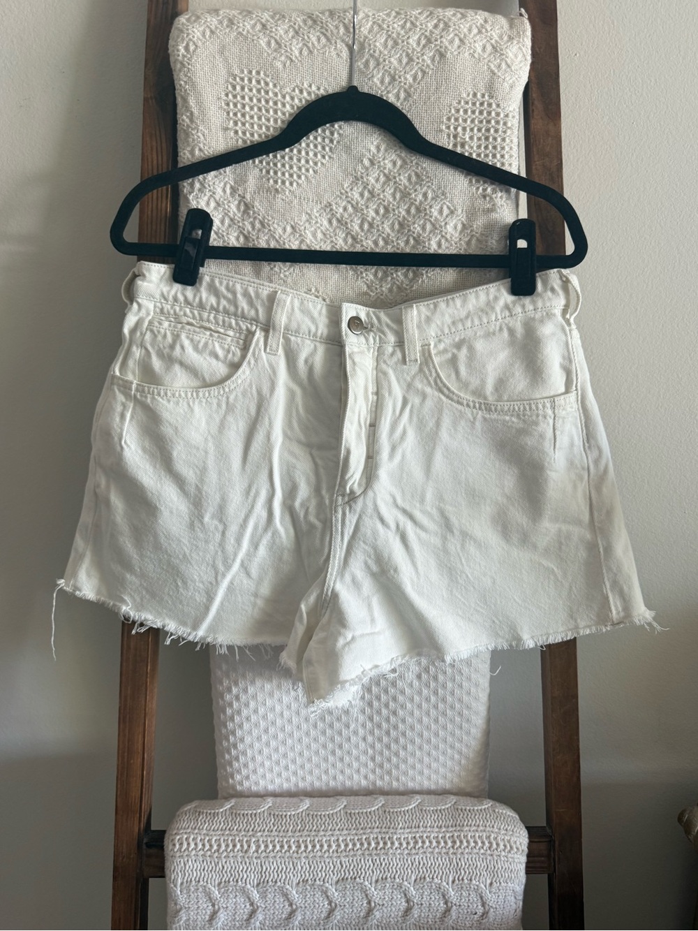 Pilcro From Anthropologie The Devon Cream Denim Raw Hem 100% Cotton Shorts